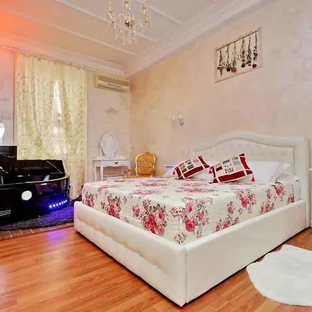 L&s Jacuzzi Apartment