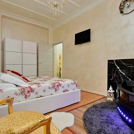 L&s Jacuzzi Apartment